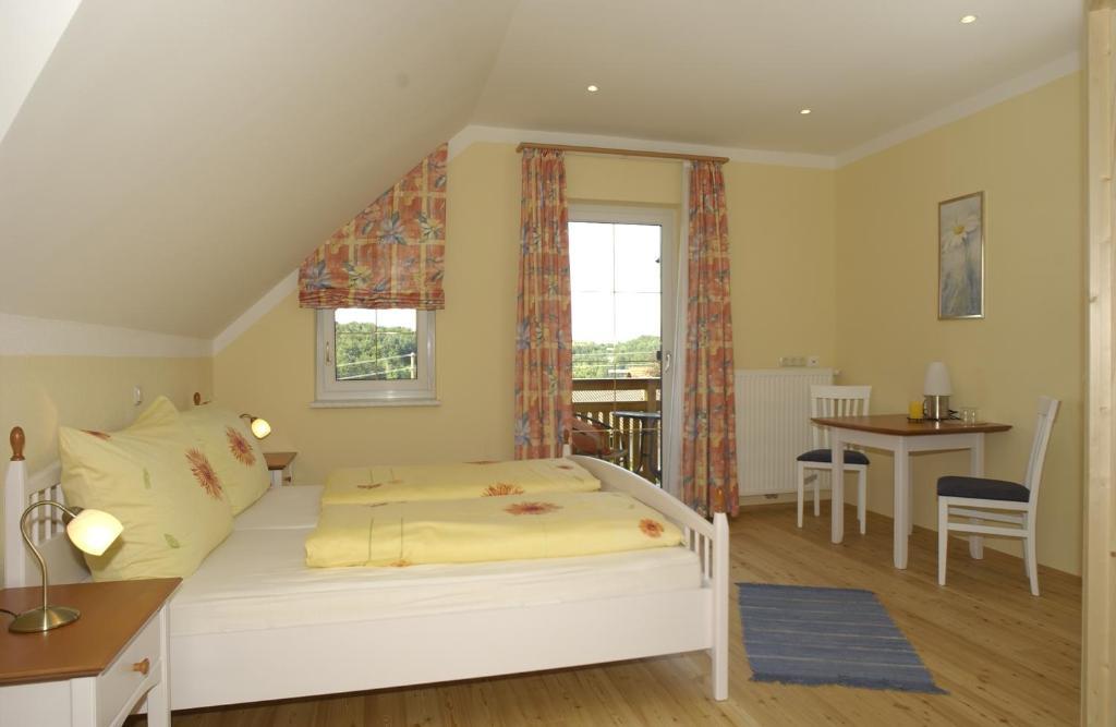 Hotel Garni Hügellandhof Neuhaus am Klausenbach Zimmer foto